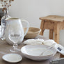 pichet et assiette creuse brisa blanc costa